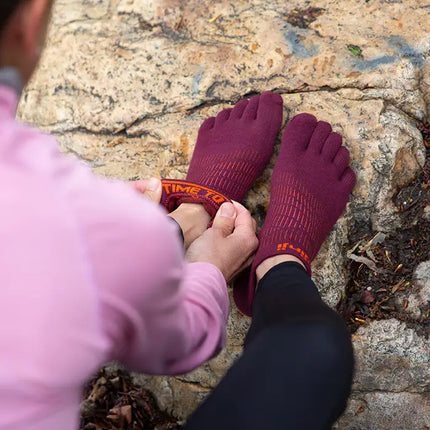 Injinji Women's Run Lightweight No-Show Coolmax Mahogany